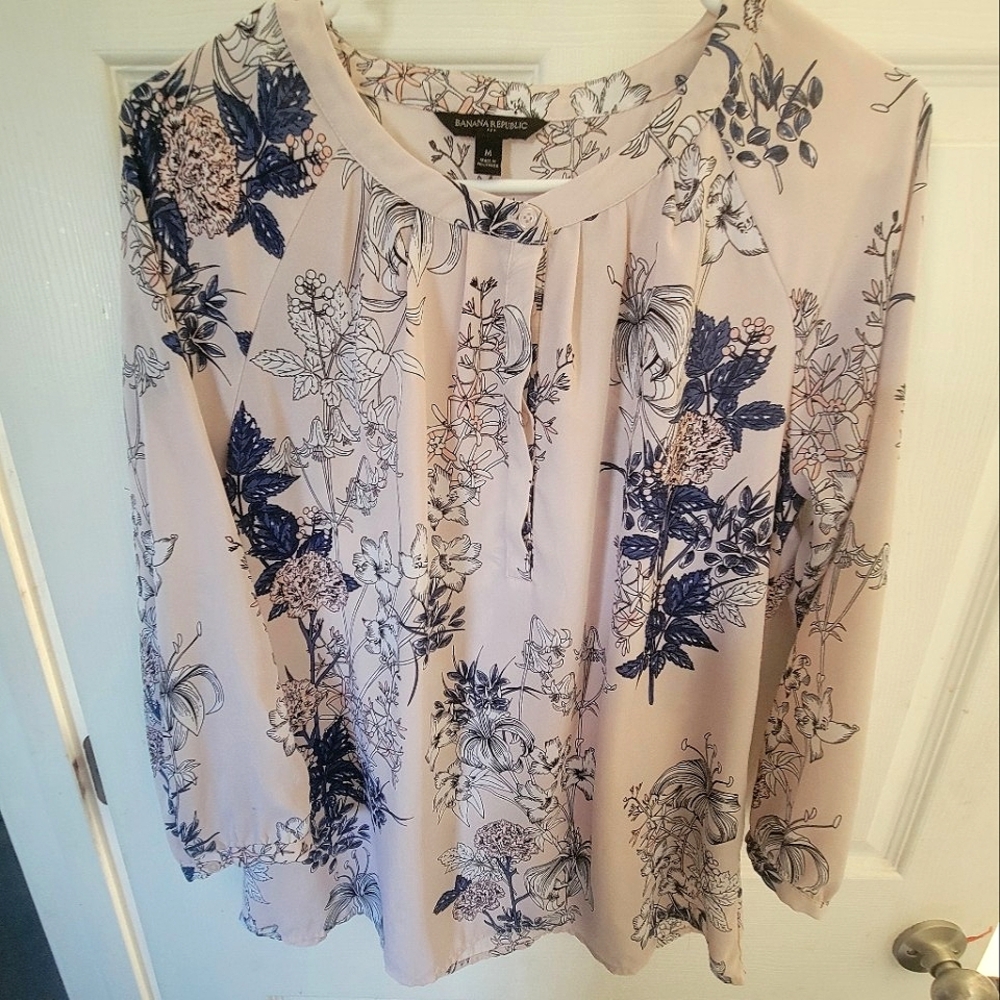 Banana Republic size Medium Floral Sheer Light Blush Pink & Navy Blouse Top